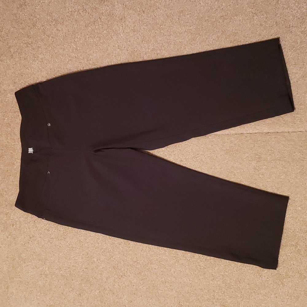 Tail Women's Black Golf Capris